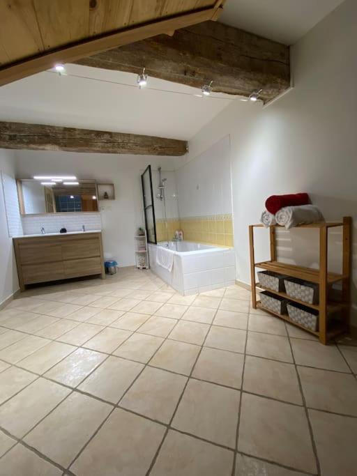Gite A La Ferme Avec Jacuzzi Et Sauna Villefloure Exterior foto